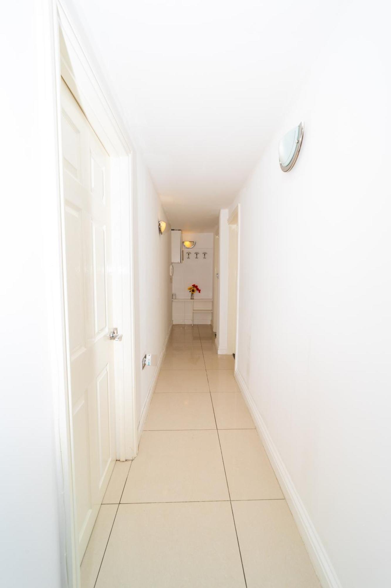 רדינג Spacious Flat With Patio & Parking In City Centre מראה חיצוני תמונה
