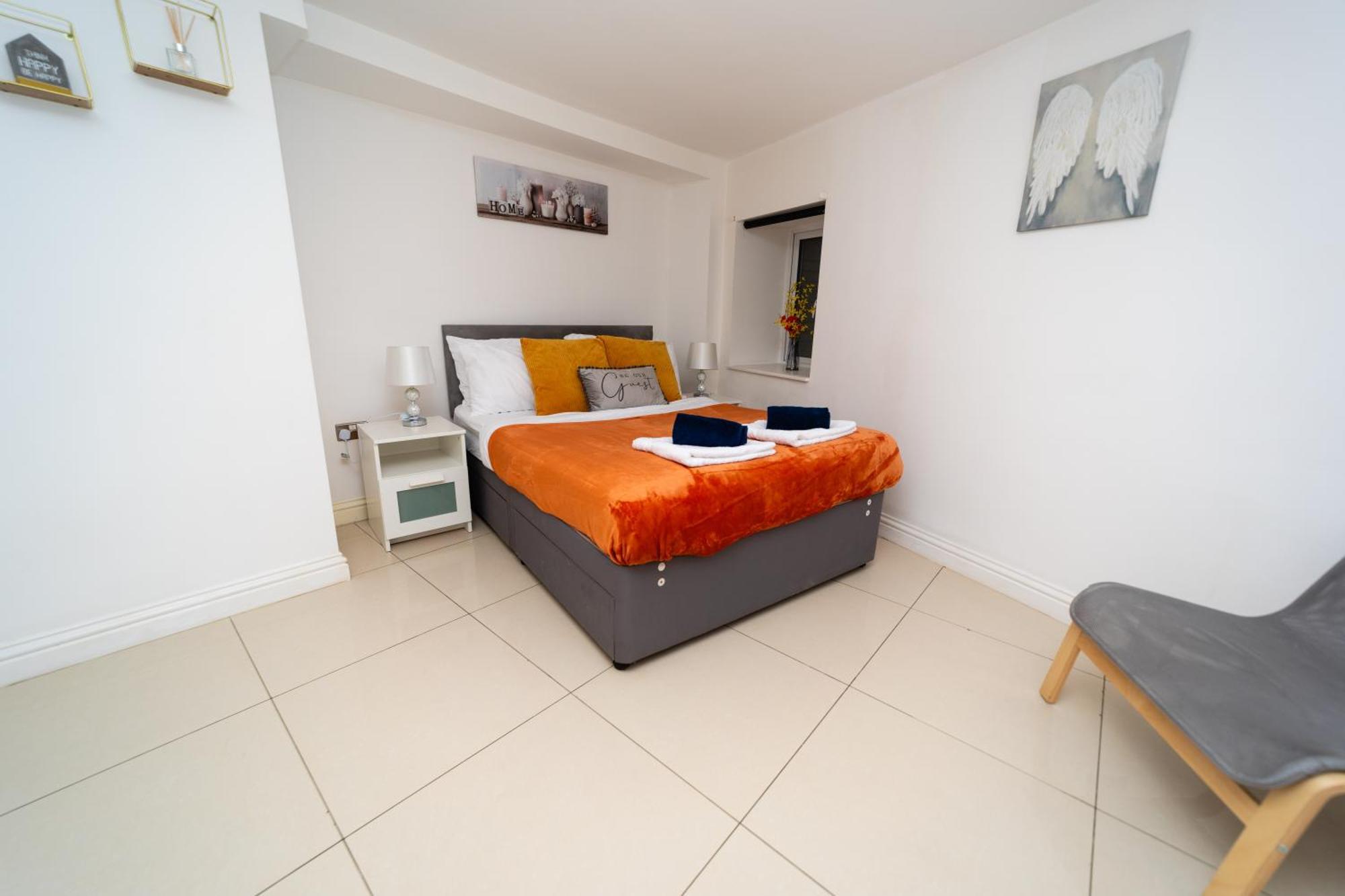 רדינג Spacious Flat With Patio & Parking In City Centre מראה חיצוני תמונה