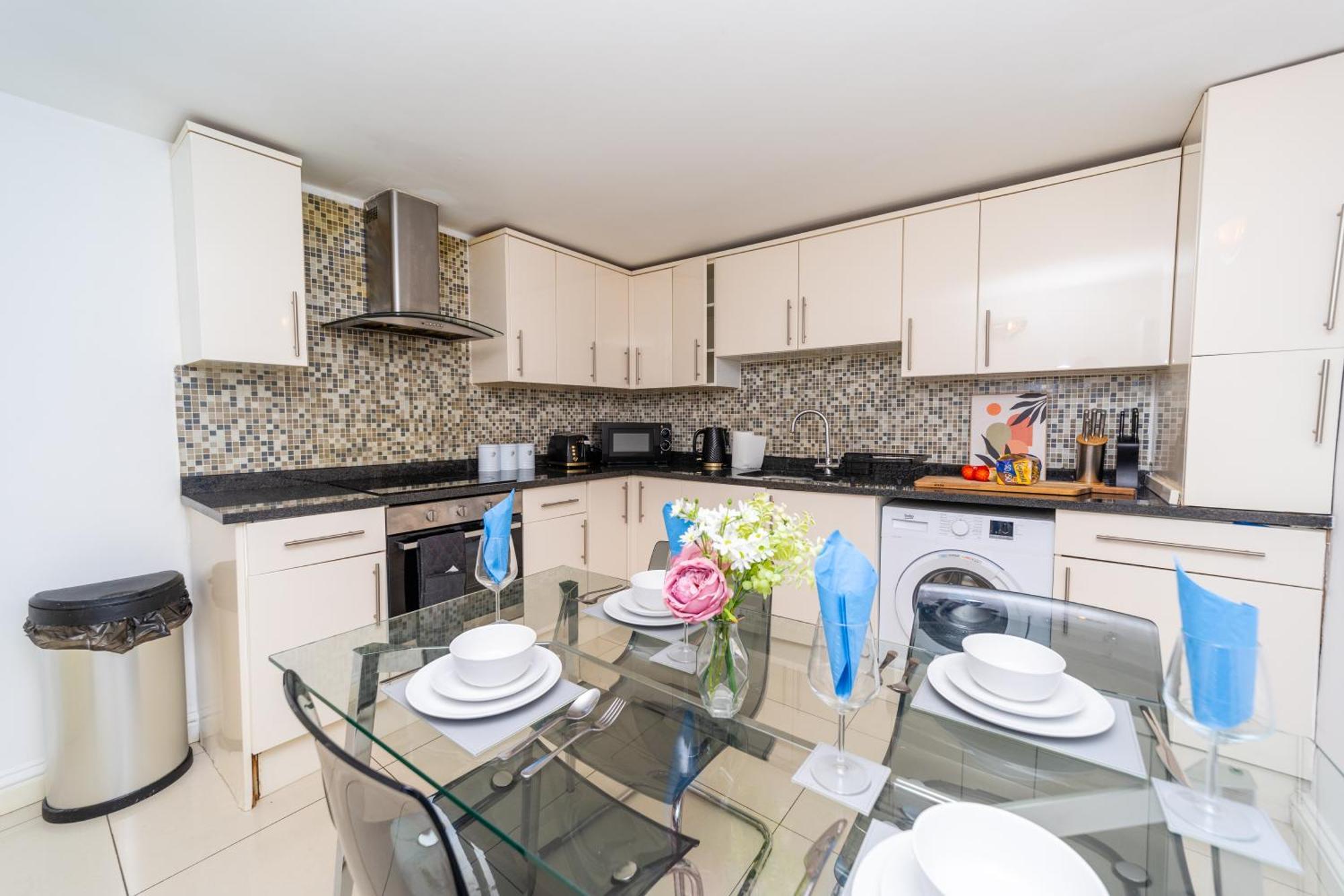 רדינג Spacious Flat With Patio & Parking In City Centre מראה חיצוני תמונה