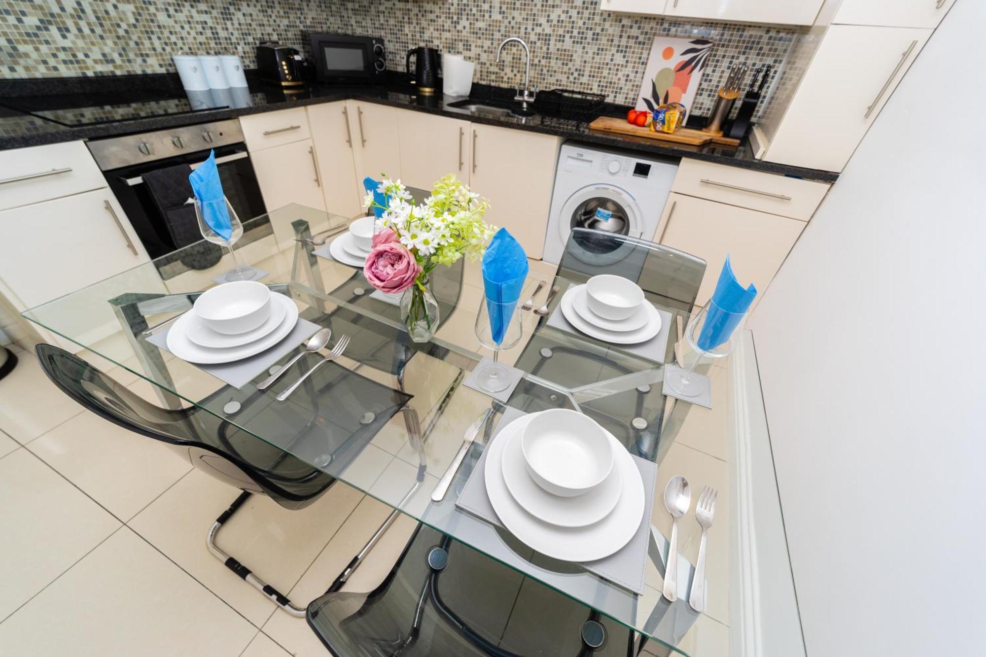 רדינג Spacious Flat With Patio & Parking In City Centre מראה חיצוני תמונה
